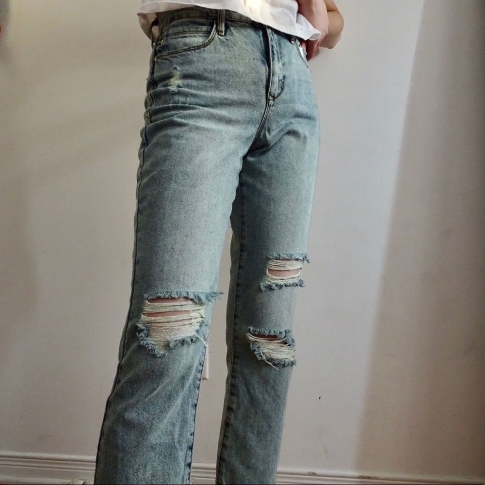 HIGH RISE CROP DISTRESSED JEANS